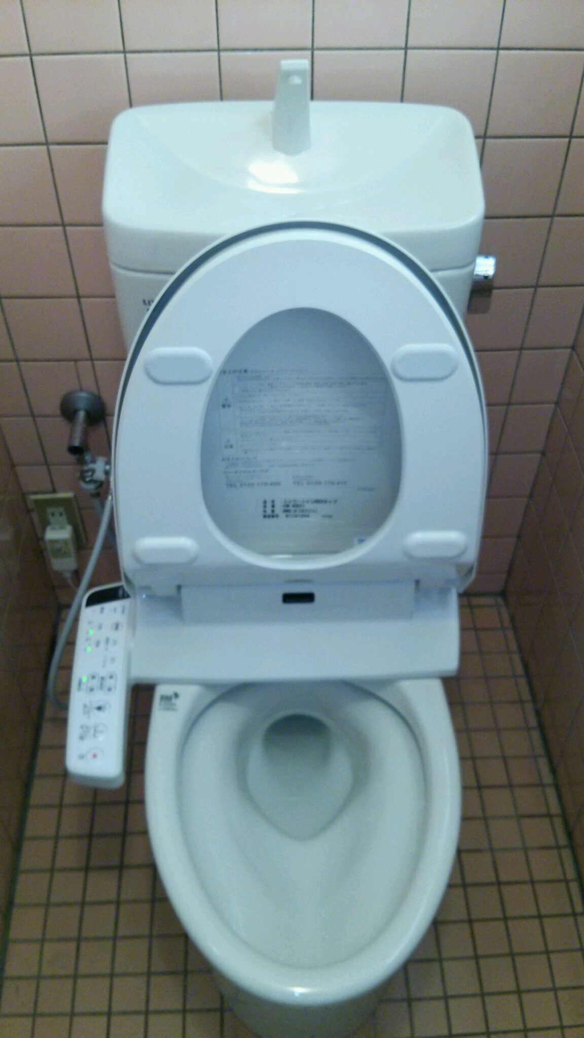 頻繁にトイレがつまるようになった！！大津市の便器・タンク交換に行きました。 滋賀県の水漏れ・つまりはライフホーム